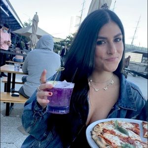 Meet your Posher, Marisa